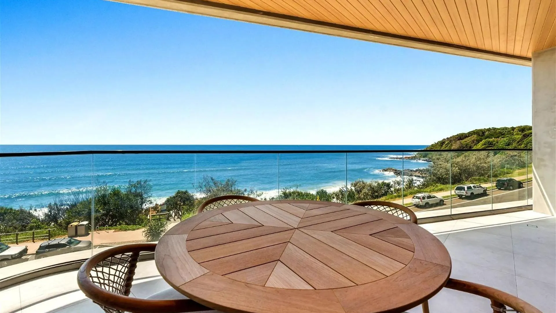 Absolute Beachfront Luxury Apartment Coolum Beach